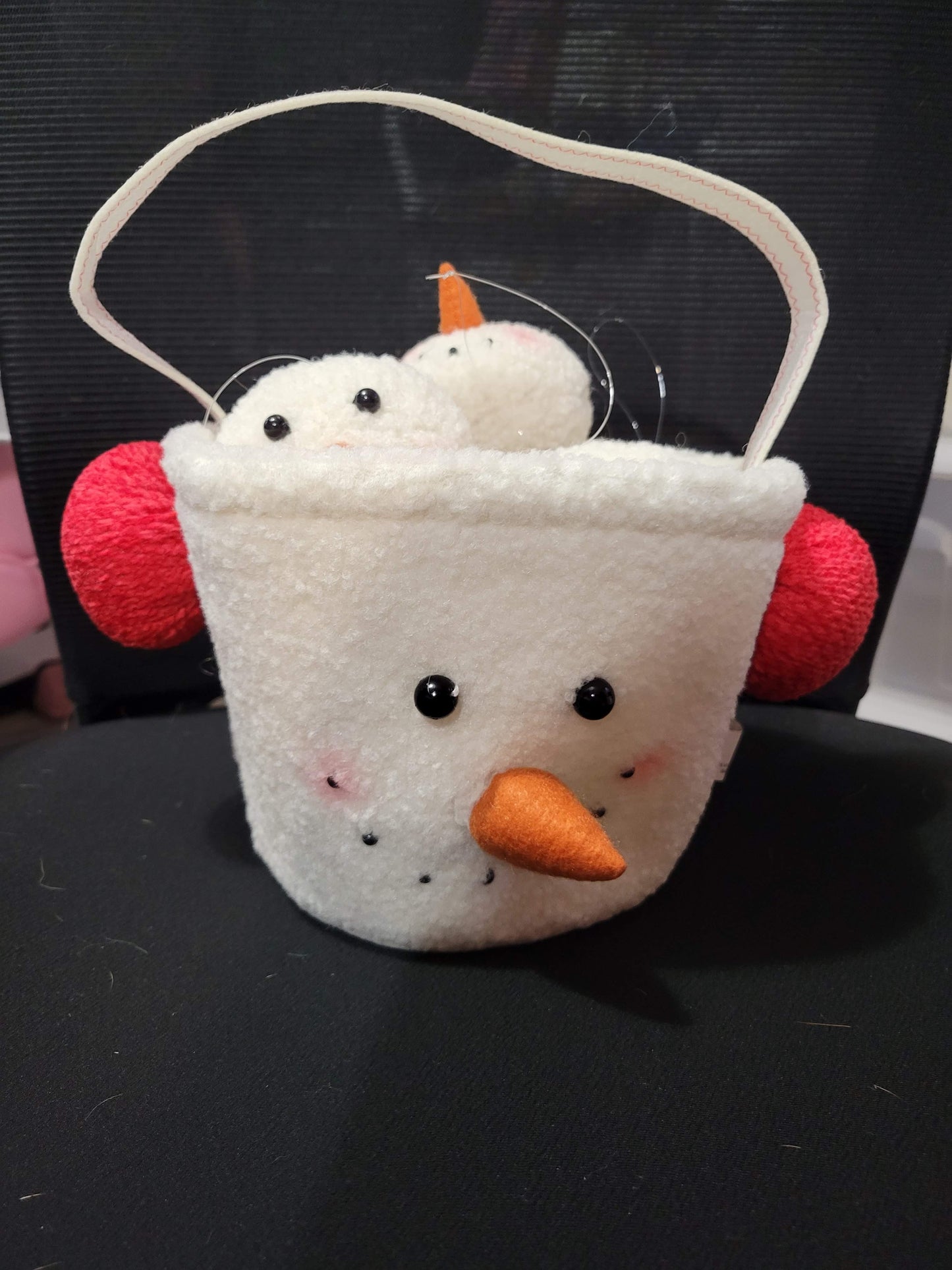 Snow Bucket with 8 fuzzy snowball Ornaments|Plush