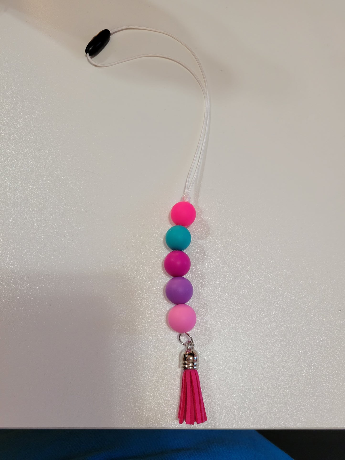 Beads w/fuchsia tassel | Car Charm