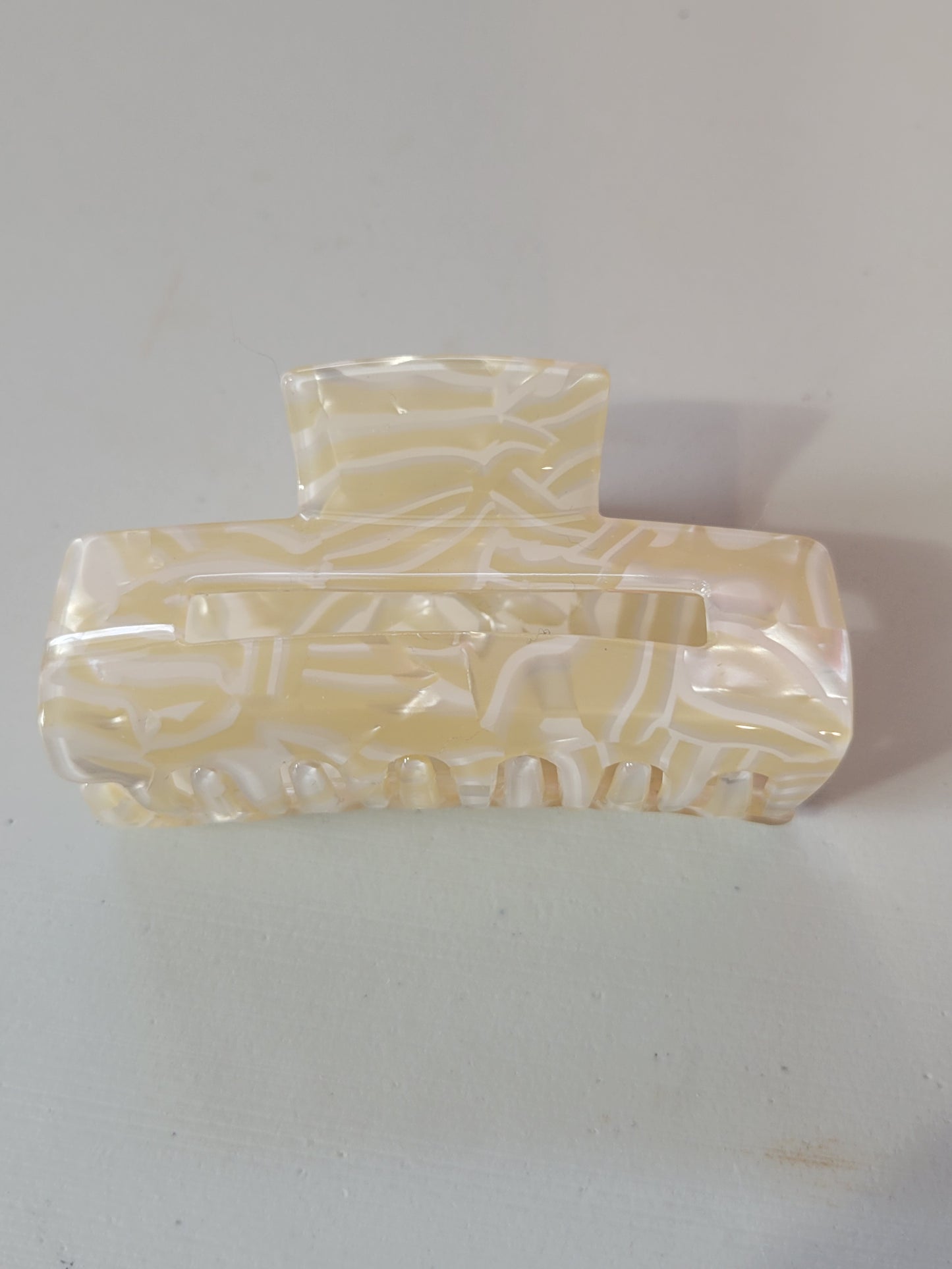 Medium Tan/White Swirl|Hair Clips